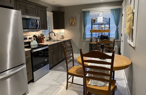 St. Marys House | Cozy and Clean 2 Bedroom 1 Bath Home