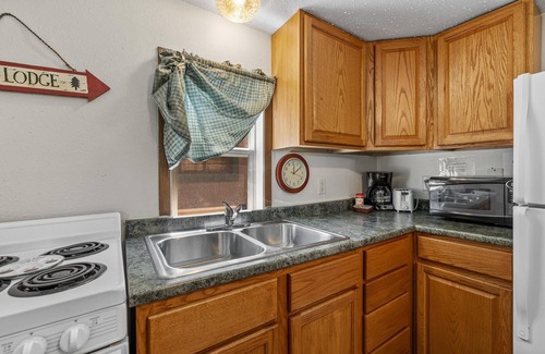 Rapid City Cabin | Cozy and Clean Cabin Thirty Minutes from Mt Rushmore - In Rapid City On Canyon Lake Thirty Minutes from Mt Rushmore