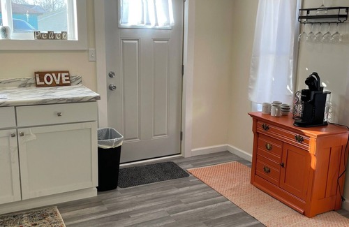 Port Clinton Cottage | Cozy and close to downtown Port Clinton, Jet Express to Put-In-Bay and fishing!