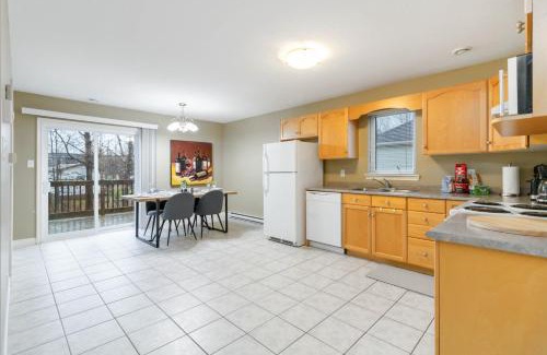 Moncton House | Cozy and Comfortable 2 bedroom house