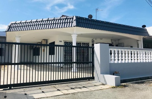 Sungai Siput House | CoZy and comfortable Homestay in sungai siput