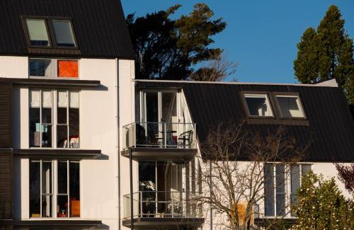 Christchurch City Centre Apartment | Cozy and Comfortable in Central Christchurch with Hagley Park Views