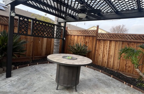 Tracy House | Cozy and Convenient Home w/Private Pool in California!