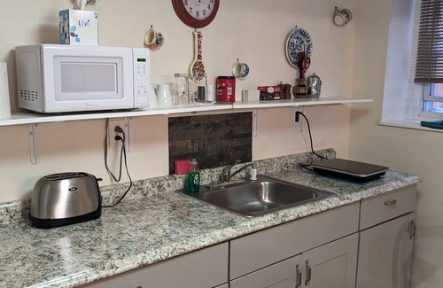 West New York House | Cozy and cute private studio close to Manhatan very affordable near NYC skyline