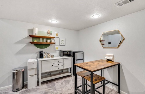 Westminster House | Cozy and Cute stay! 15 mins to Downtown Denver, 20 to Boulder and the Mountains!