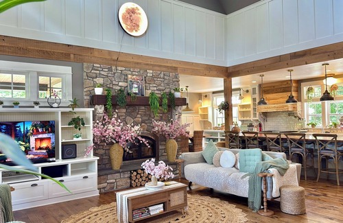 Warren Other | Cozy and Dainty 3-Bedroom Farmhouse on 5 Acres of Serene Nature