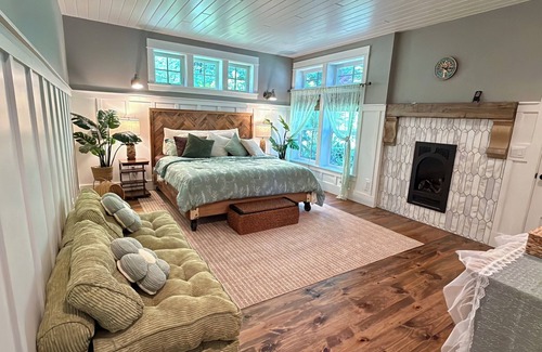 Warren Other | Cozy and Dainty 3-Bedroom Farmhouse on 5 Acres of Serene Nature