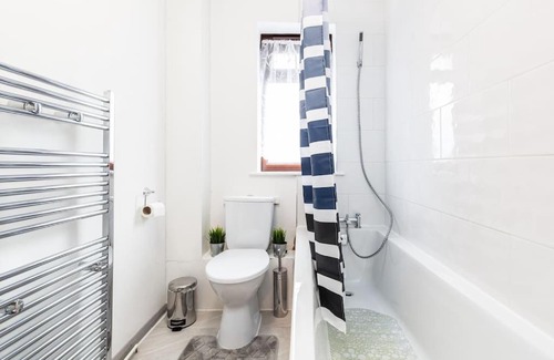 Becontree Apartment | Cozy And Elegant LivingI Sleeps 5 Dagenham I Super Fast WiFi Free parking