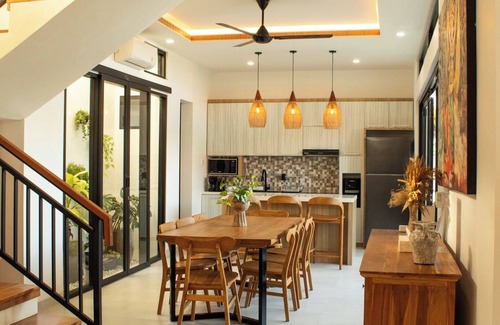 Sawangan Villa | Cozy and elegant Villa surrounding by many beautiful beaches and entertainment.