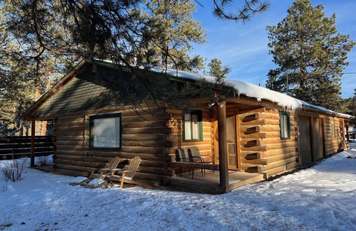 South Fork Cabin | Cozy and Family Friendly Spacious Cabin on a 3/4-acre lot