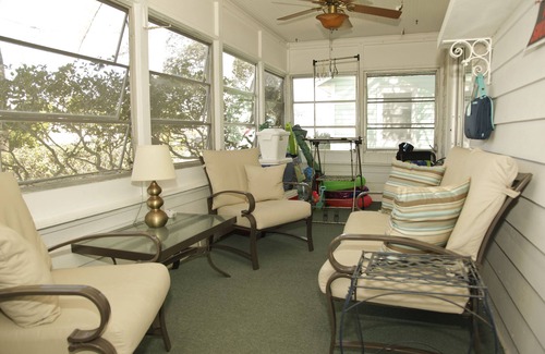 Clearwater Beach House | Cozy and friendly. All is Well - no damage