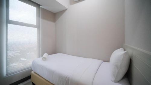 Surabaya Apartment | Cozy and Homey 2BR at Benson Supermall Mansion Apartment By Travelio