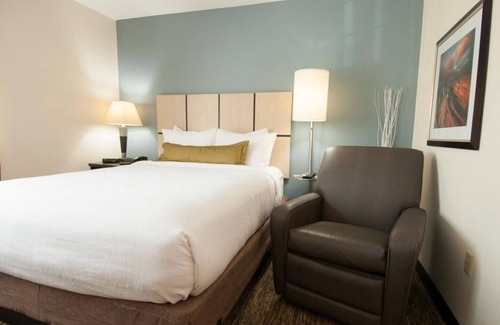 Anaheim Resort Resort | Cozy and Homey Feels! Pet-friendly, Short Drive to Honda Center