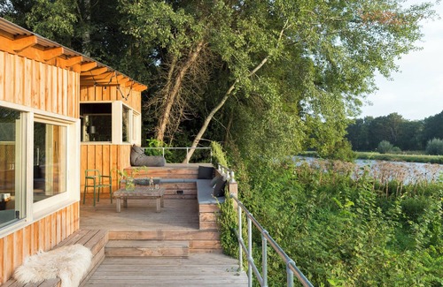 Dalfsen Ski Chalet | Cozy and luxurious nature cottage overlooking the river Vecht