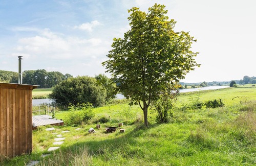 Dalfsen Ski Chalet | Cozy and luxurious nature cottage overlooking the river Vecht