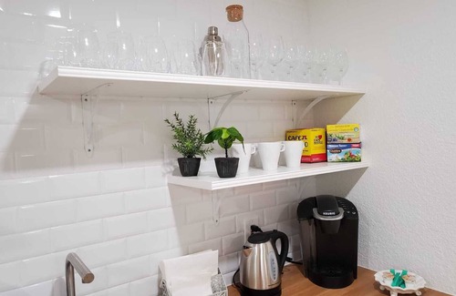 Aurora House | Cozy and modern suite /Dog Friendly /Home Office.!
