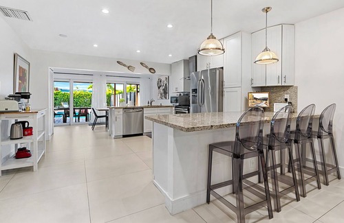 Coral Heights Villa | Cozy and Modern Home w/Heated Pool - RUBI.life