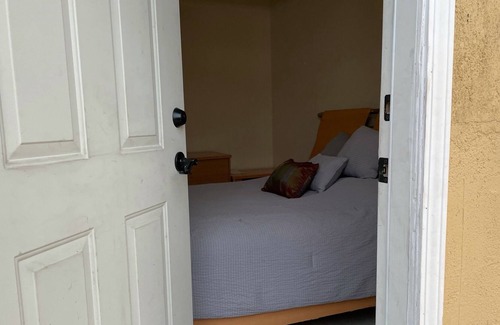 Panorama City House | Cozy and private room with private bathroom