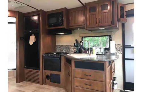 Hudson House | Cozy and private with Mountain View’s