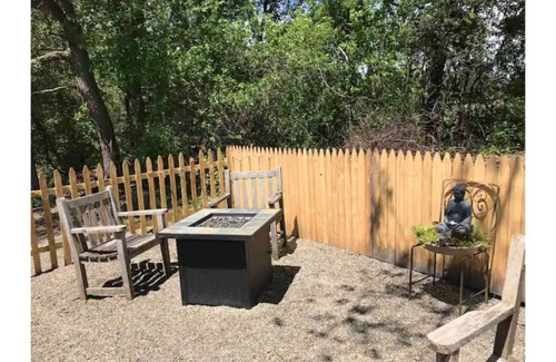 Hudson House | Cozy and private with Mountain View’s