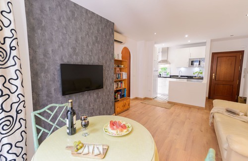Perchel Sur Apartment | COZY AND QUIET FLAT IN THE HISTORICAL CITY CENTRE. WITH LIGHT ANDALUSIAN PATIO