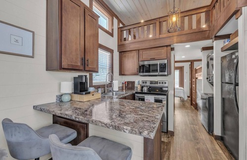 Tracy City Cottage | Cozy and quiet lake & mountain tiny home retreat. Fire pit + pet friendly!
