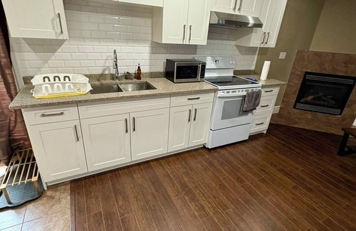 Woodslee House | Cozy and quiet room with high speed internet.