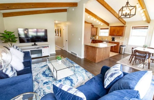 Prairie Village House | Cozy and Quiet 3 BR, 2 BA Home in Prairie Village - Pet Friendly