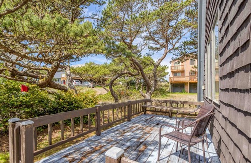 Tierra Del Mar House | Cozy and Quiet Wood Lined Charm in Tierra Del Mar! Sister’s Beach Retreat