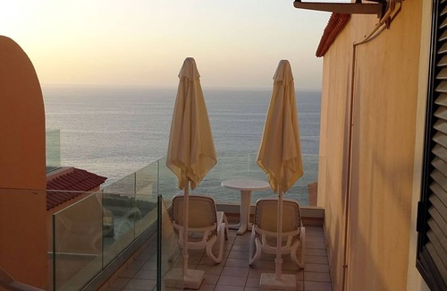 Los Gigantes Apartment | Cozy and relaxing apartment with cliff and sea views, Wifi, pool.