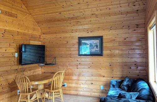 Regional District of Fraser-Fort George Cabin | Cozy and Relaxing Getaway Cabin #10n