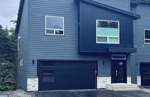 Girdwood House | Cozy and spacious 3BR brand new construction townhouse with fireplace.