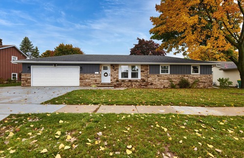 Green Bay House | Cozy and spacious home 2 blocks from Lambeau Field!
