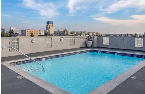 Miracle Mile Apartment | Cozy and Stylish Unit