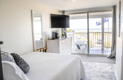 Hampton Hotel | Cozy and sweet second floor oceanfront room with private deck!