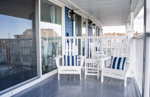 Hampton Hotel | Cozy and sweet second floor oceanfront room with private deck!