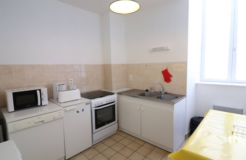 Saint-Vincent-de-Salers Apartment | Cozy Apartment in Saint-Vincent-de-Salers, Near Puy Mary, 2 Bedrooms, Ideal for Hikes & Skiing