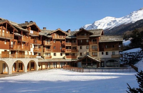 Val Cenis Apartment | Cozy apartment for 4 at the foot of the slopes with pool and parking