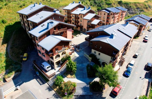Val Cenis Apartment | Cozy apartment for 7 in Val Cenis Lanslebourg, 300m from slopes, balcony, and close to amenities