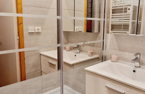 Montalbert Apartment | Cozy apartment, 500m from slopes, family-friendly, free parking