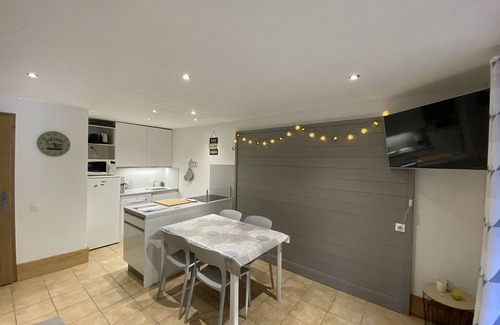 Bellentre Apartment | Cozy Apartment 6 Guests, Balcony, Pool Access, Close to Slopes and Amenities
