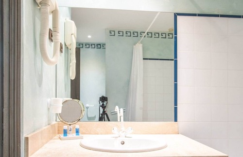 Montbrun-les-Bains Apartment | Cozy Apartment with Swimming Pool