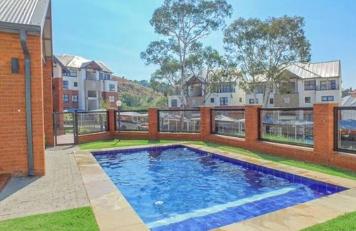 Greater Johannesburg Metropolitan Area Apartment | Cozy apartment: TV/Wi-Fi/Netflix