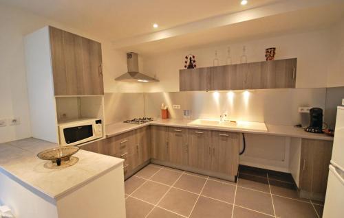 Six-Fours-les-Plages Apartment | Cozy Apartment In Six Fours Les Plages