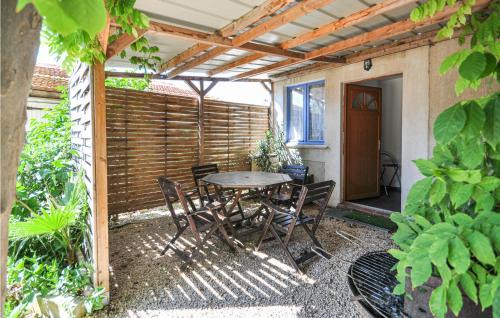 Six-Fours-les-Plages Apartment | Cozy Apartment In Six Fours Les Plages