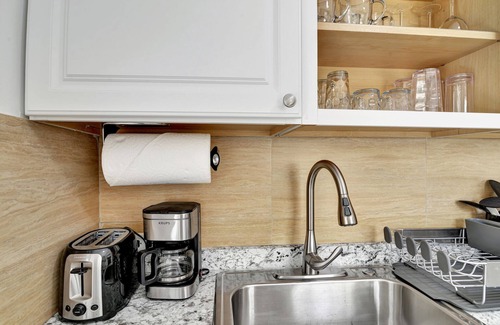 Pompano Beach Apartment | Cozy Apartment 2 miles from the beach with Pool