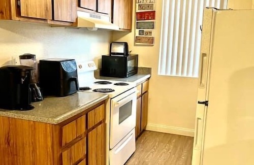 Winchester Apartment | Cozy apartment 9mins drive from the strip