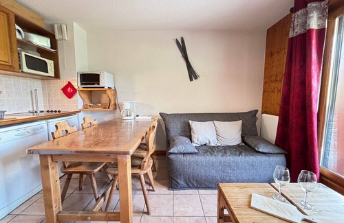 Flumet Apartment | Cozy apartment at the foot of the slopes with parking, for 4-6 people