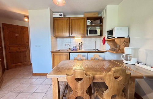 Flumet Apartment | Cozy apartment at the foot of the slopes with parking, for 4-6 people