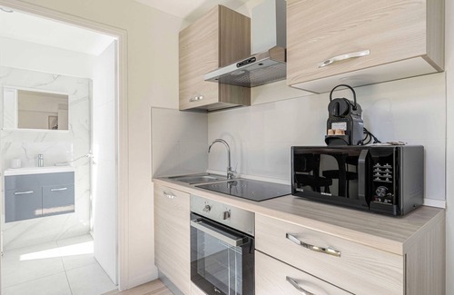 Prado - Republique Apartment | Cozy apartment - Bright skylight - Cannes center